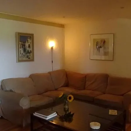 Riant Luxe, Landelijk Appartement アパート *